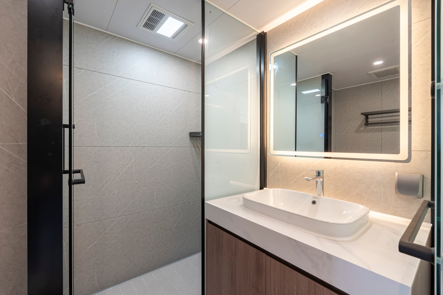 VESSEL E7 Luxury Capsule