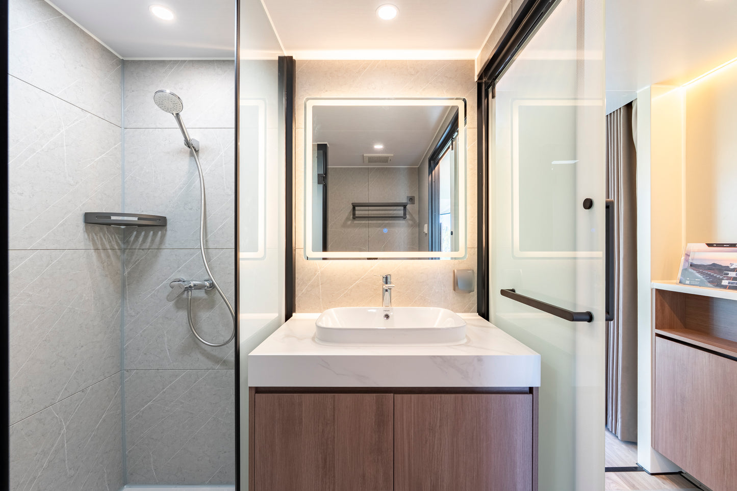 VESSEL E7 Luxury Capsule